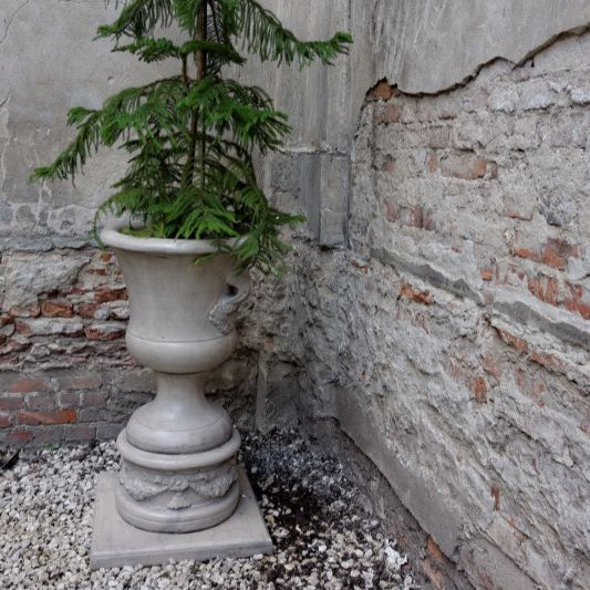 Betona puķupods - Jūra, 2045